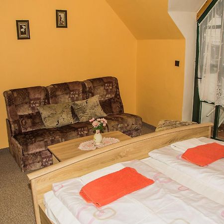 Restaurace A Pension Prvni Mlyn Chomutov Exterior photo